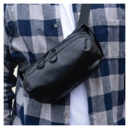 Wandrd D1 Fanny Pack - torba fotograficzna typu sling - przykład użycia